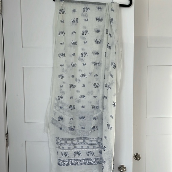 Elephant scarf - Picture 1 of 1